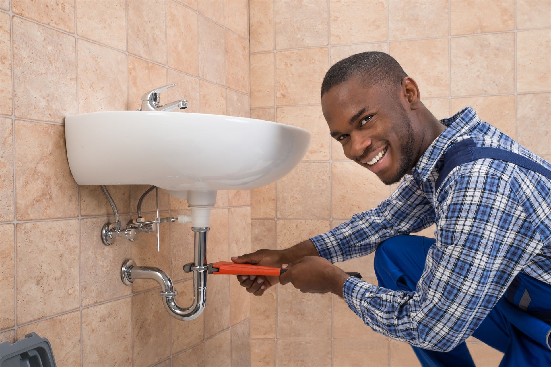 bathroom sink installation and repair provided by Wrench It Up plumbing and mechanical